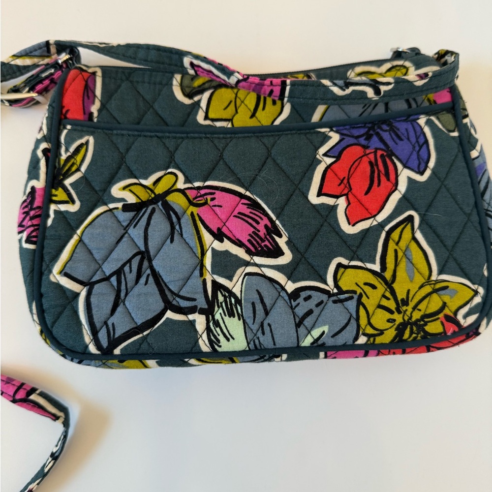 Vera Bradley Floral Quilted Crossbody/Hipster Zip Bag with shoulder strap - Picture 3 of 9